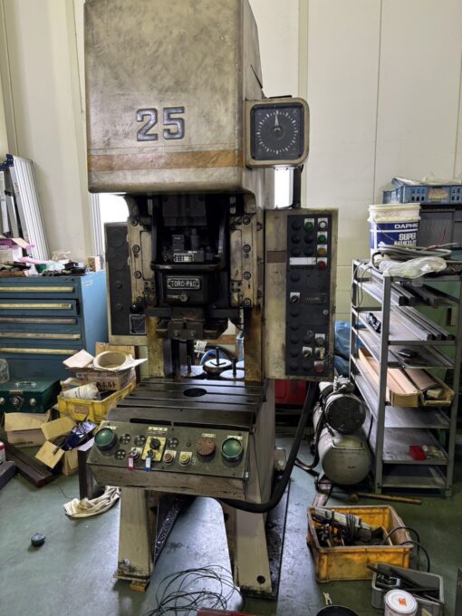 Used Press machine Dealer in Osaka, Japan | Amada 25 TON