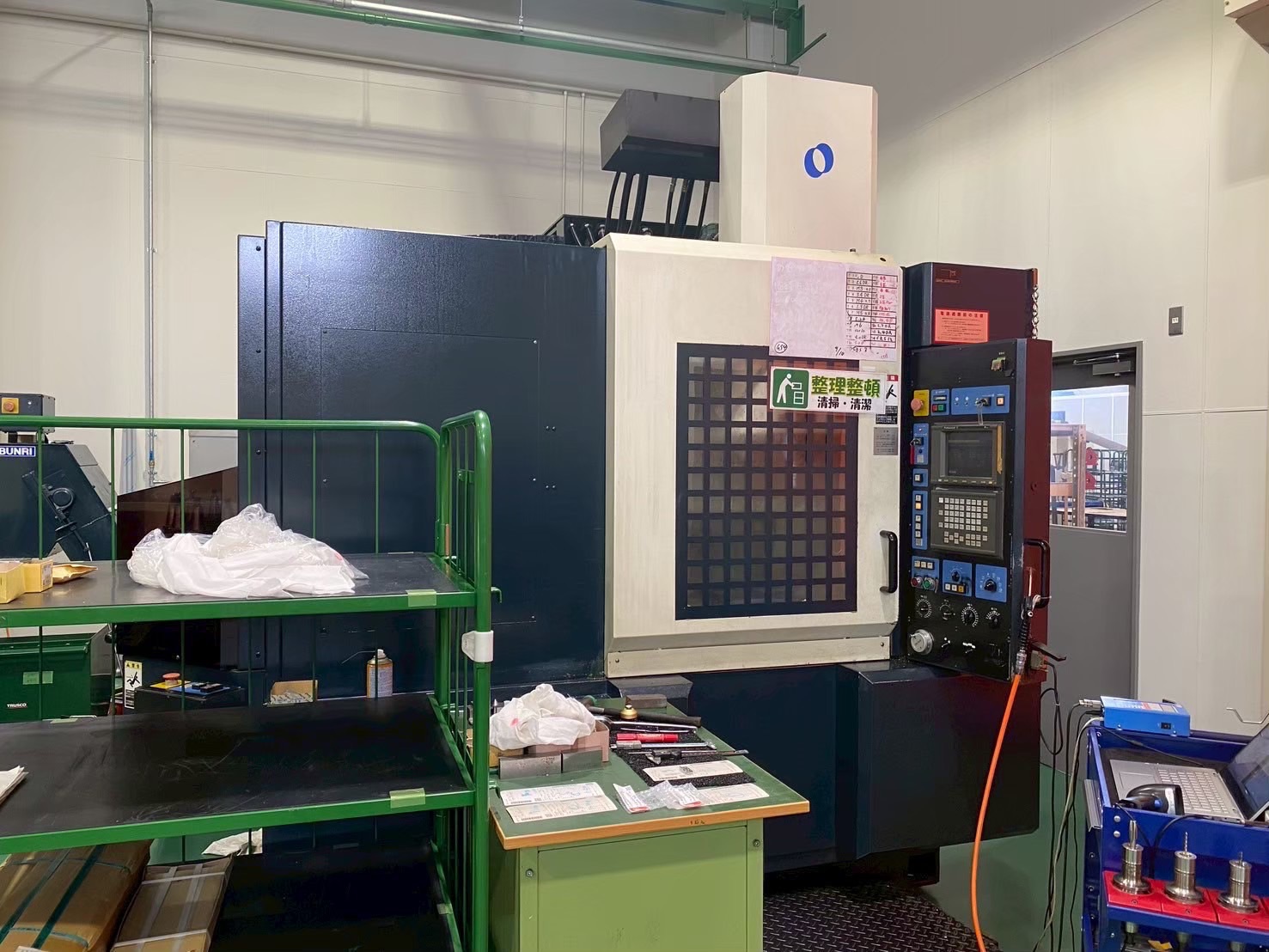 Used MAKINO V55 Vertical Machining Center 1998 with Professional 3 CNC Control – SKU 1935J
