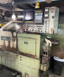 OKUMA LB15 CNC Lathe 1990 with OSP5020L-G control and feeder
